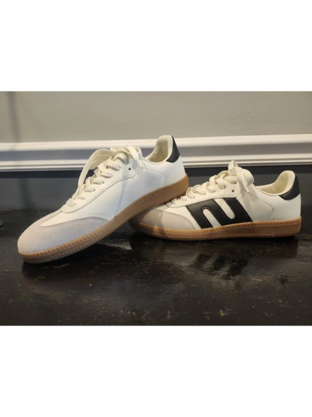 Brand New~DREAM PAIRS~Walking Sneakers~Women's~Size 7.5~Retro~Casual~White Black